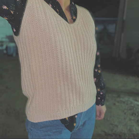 GAP SWEATER VEST - Picture 2 of 6